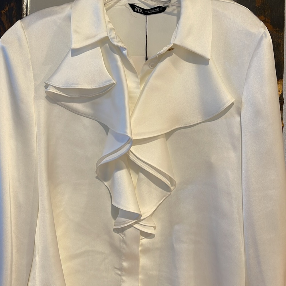 Women NWT Zara Ruffled Long Sleeves Pearly White Button Down Shirt Silky Medium - Picture 3 of 8